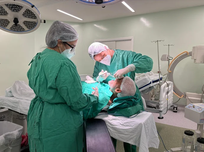 Integração entre odontologia e cardiologia garante segurança cirúrgica a paciente