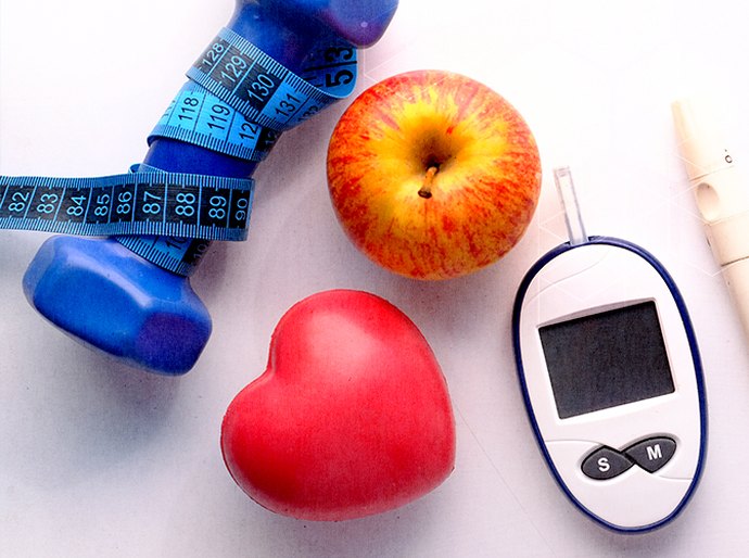 Comer no automático: como pular refeições e jantar tarde podem aumentar o risco de diabetes