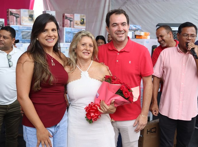 Festa das Mães emociona e reúne multidão em Novo Lino com show de prêmios promovido pela prefeita Marcela Gomes