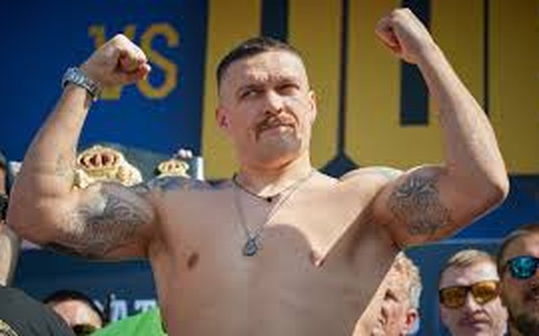 Oleksandr Usyk derrota Tyson Fury e se torna campeão unificado dos pesos pesados