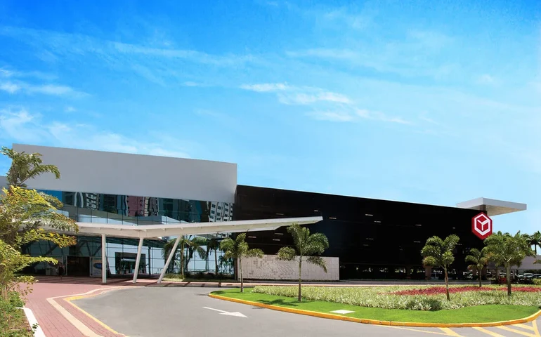 Incêndio atinge loja no Shopping Recife durante a madrugada