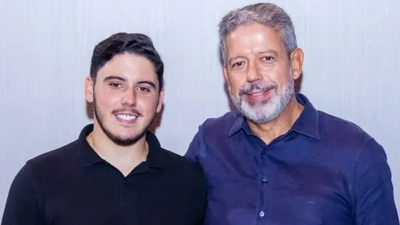 Mesmo fora das condições de elegibilidade, Lira manterá o filho na disputa à Câmara dos Deputados