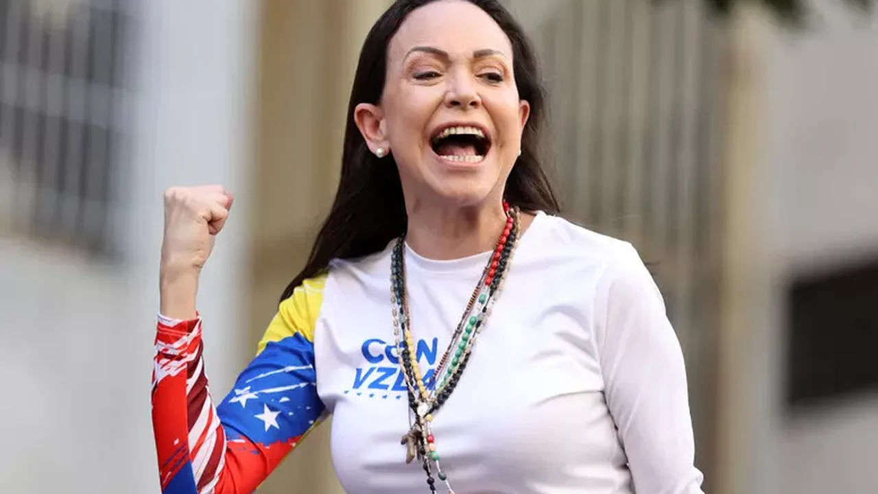 Trump informa que irá se reunir com Corina Machado na próxima semana