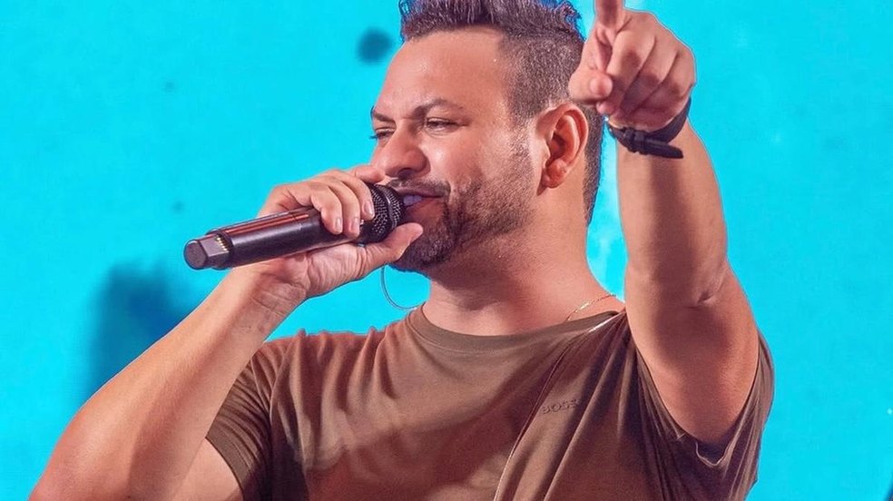 Vocalista da banda Desejo de Menina, Lenno Ferreira, é preso por homicídio culposo e embriaguez ao volante
