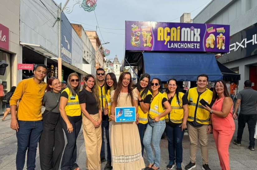 SSP divulga ações do Programa Celular Seguro durante prévia do Bloco Vulcão no centro de Maceió