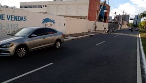 Carro bate em poste na Zona Sul de Aracaju; trânsito de avenida é alterado / Foto: Foto: SMTT/Divulgação