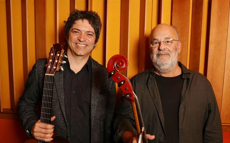 Fred Martins e Jaques Morelenbaum celebram o legado de João Gilberto no Dolores Club, na Lapa