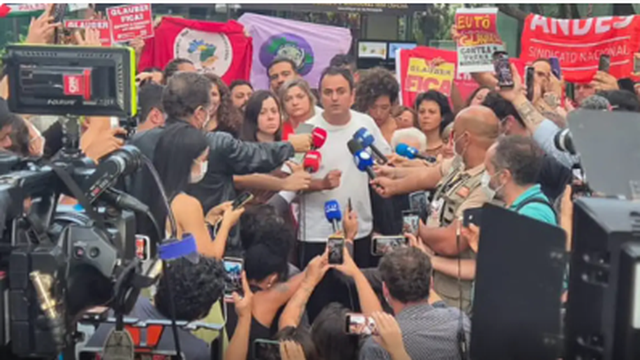 Glauber Braga encerra greve de fome após acordo com Hugo Motta
