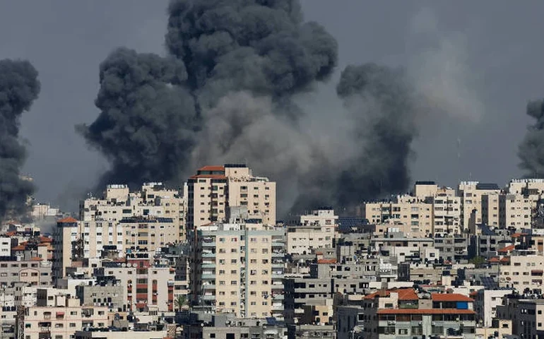 Ministério da Saúde de Gaza acusa Israel de bombardear hospital