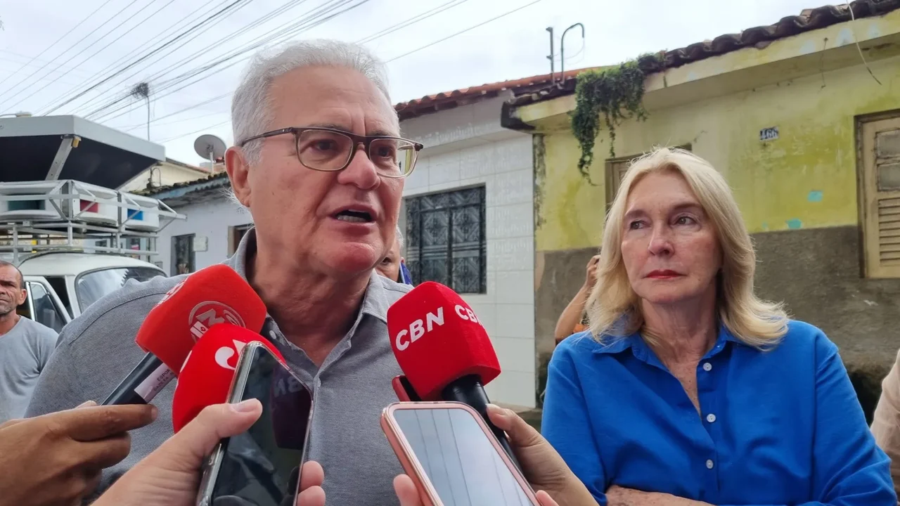 Vídeo: Renan critica Cunha, bate em JHC e cutuca Galba Netto em visita ao Flexal de Maceió