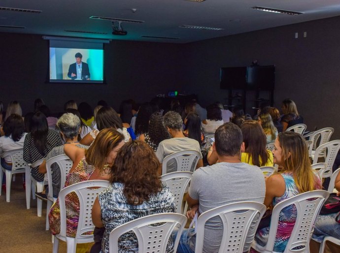 Simpósio debate políticas públicas para a primeira infância em Maceió
