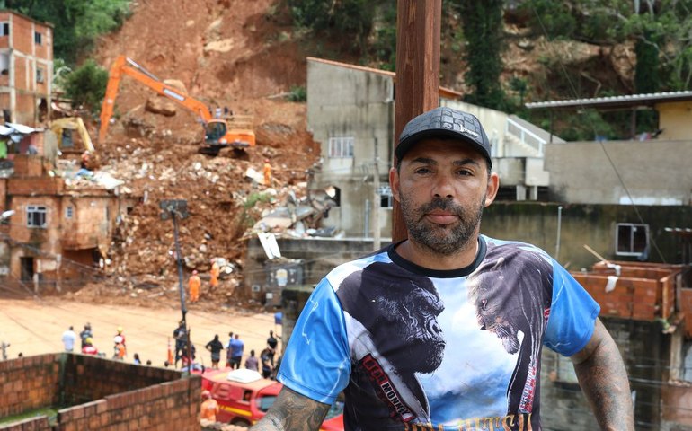 Com medo de novo deslizamento em MG, pedreiro cobra moradia digna