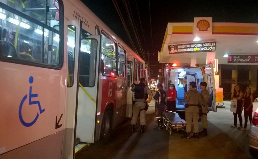 Gestante entra em trabalho de parto dentro de ônibus em Maceió