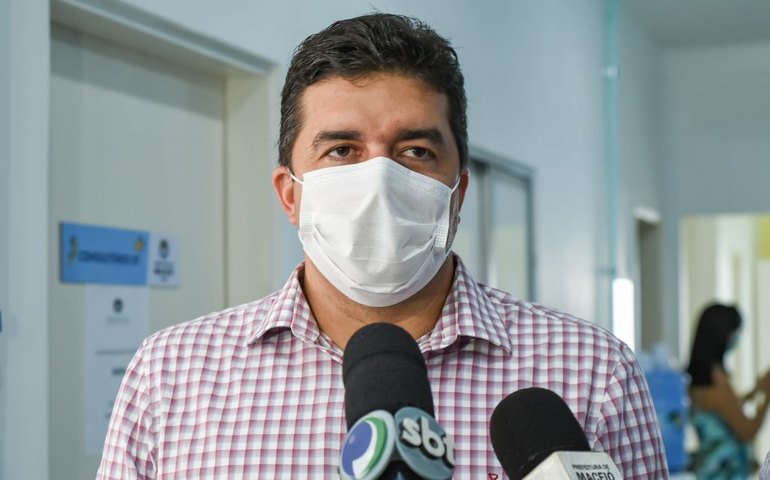 Prefeito Rui Palmeira entrega novo espaço de lazer na Gruta