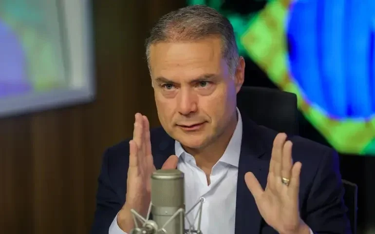 Renan Filho confirma candidatura ao governo de Alagoas e diz que infraestrutura “não é gasto, é investimento”; áudio