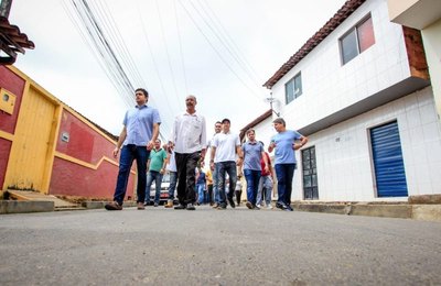 Prefeito Rui Palmeira inaugura obras de pavimentação no Conjunto Tabapuã, Jacintinho