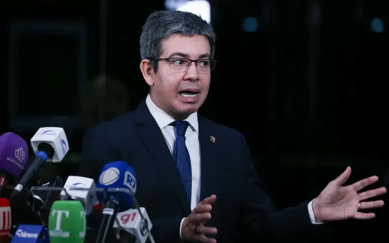 Após reunião com Haddad e Alcolumbre, Randolfe diz que prioridade é recuperar corte de despesas após Congresso rejeitar MP