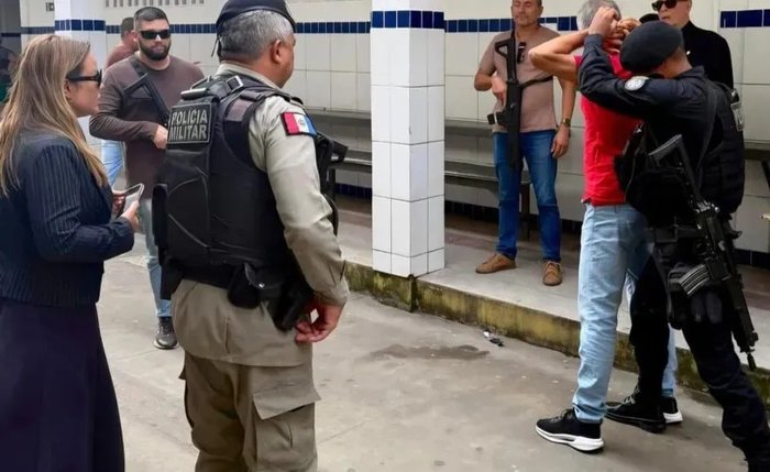 Professor é preso na escola sob acusação de estupro contra vulnerável