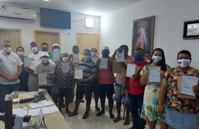 Comerciantes de praias recebem alvarás para funcionamento 