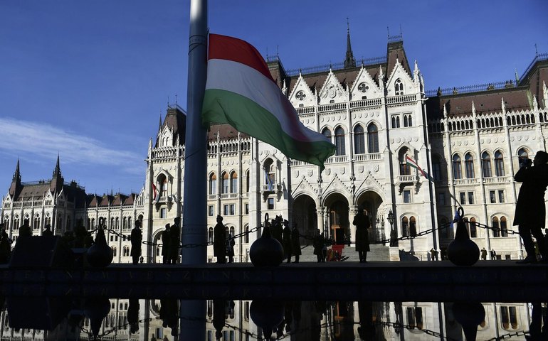 União Europeia adia sanções contra Rússia à espera de mudança da Hungria