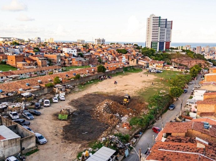 JHC assina ordem de serviço para construção do Gigantinhos Jacintinho
