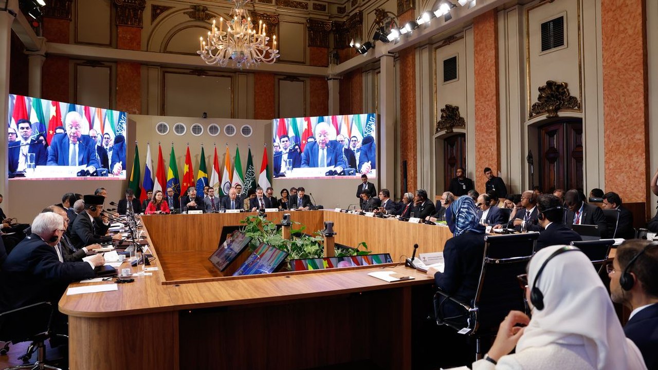 Chanceleres do Brics se reúnem para discutir crises globais