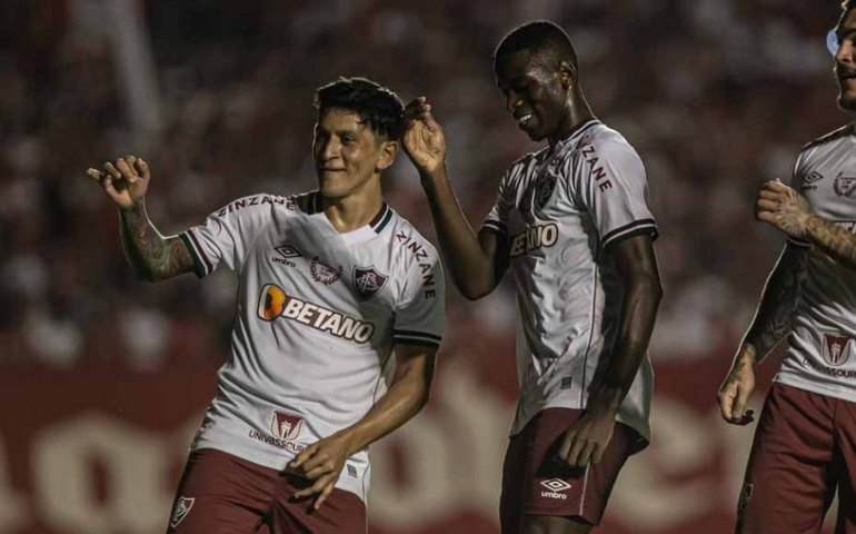 Roni se recupera de lesão e fica à disposição de Vítor Pereira para encarar Inter