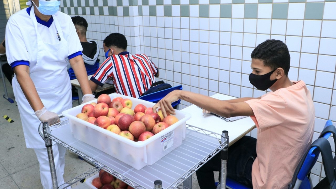 Governo triplica repasse para a merenda da rede estadual no retorno às aulas presenciais em AL