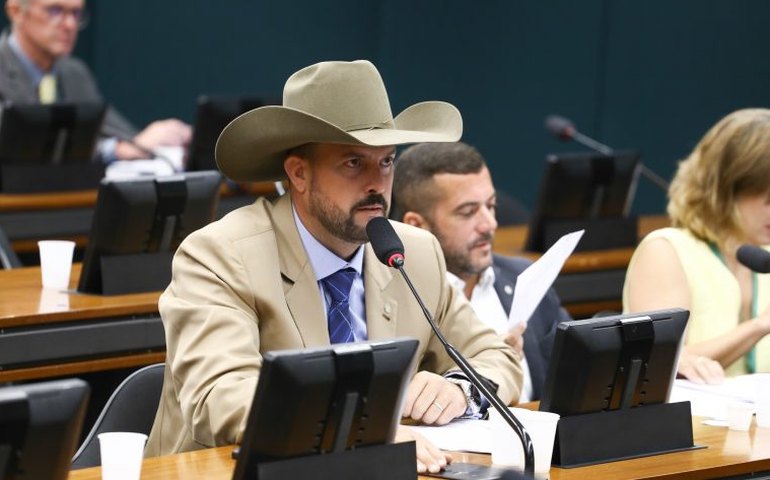 Comissão aprova substituição de faróis originais de veículos por lâmpadas LED