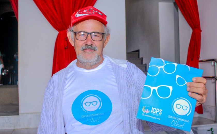 Mais 195 óculos são entregues para pessoas carentes em Penedo