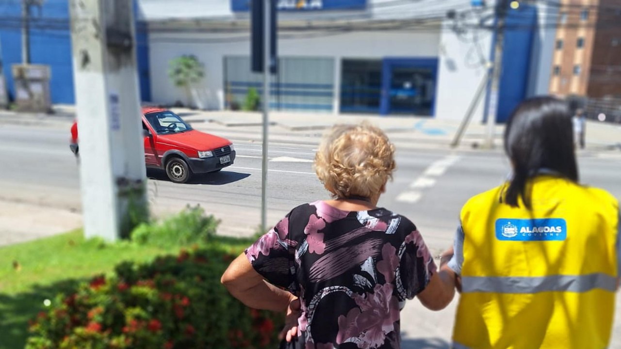 Ronda no Bairro ajuda idosa a reencontrar parentes em Cruz das Almas