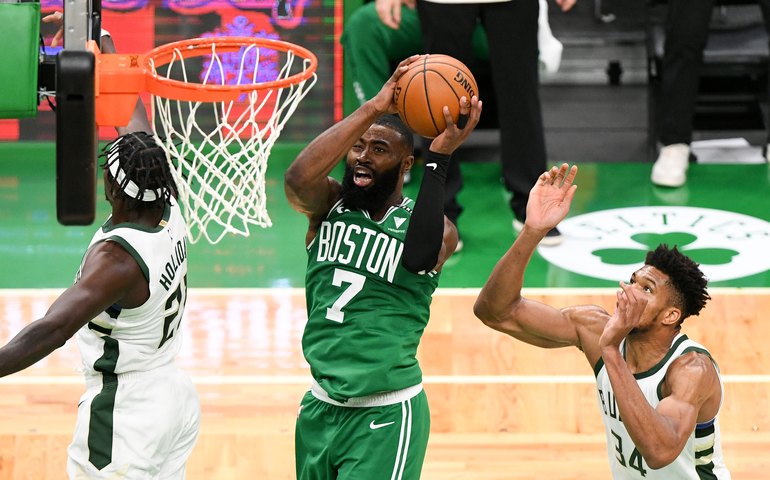 Antetokounmpo erra lance livre no fim e Celtics batem Bucks por um ponto na NBA
