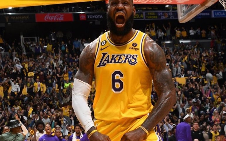 LeBron brilha e Lakers vencem Clippers em casa na NBA; Timberwolves tropeçam