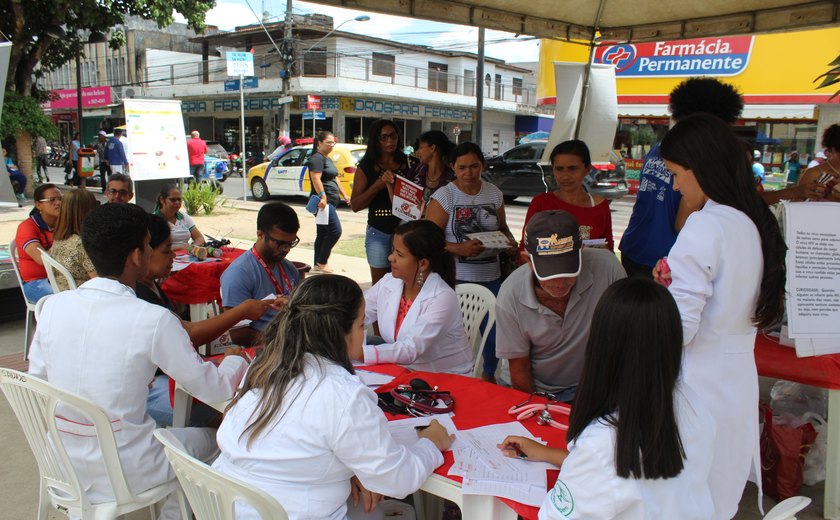 Centro recebe ações da saúde em campanha pré-carnavalesca em Arapiraca