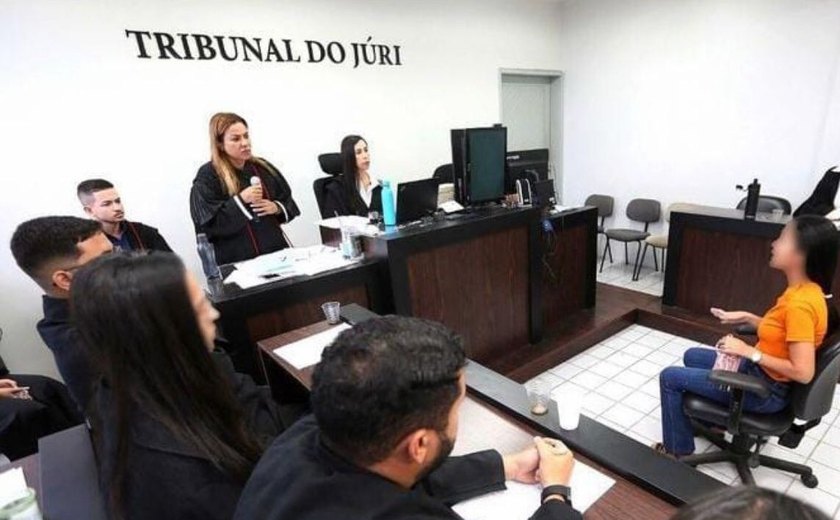 Réu que esfaqueou ex-esposa 8 vezes pega 19 anos de reclusão