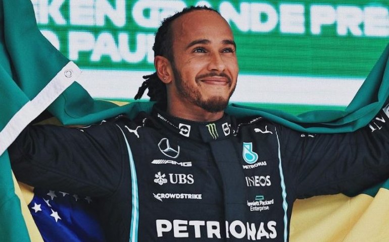 Hamilton diz que vai continuar em defesa da diversidade na F-1 quando for para a Ferrari