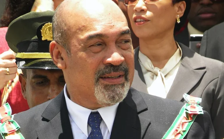 Polícia emite ordem de captura contra ex-presidente do Suriname acusado por assassinato de 15 opositores