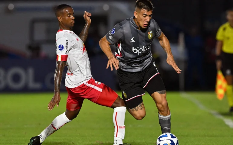 Com um a menos, Red Bull Bragantino empata com Estudiantes e segue líder na Sul-Americana