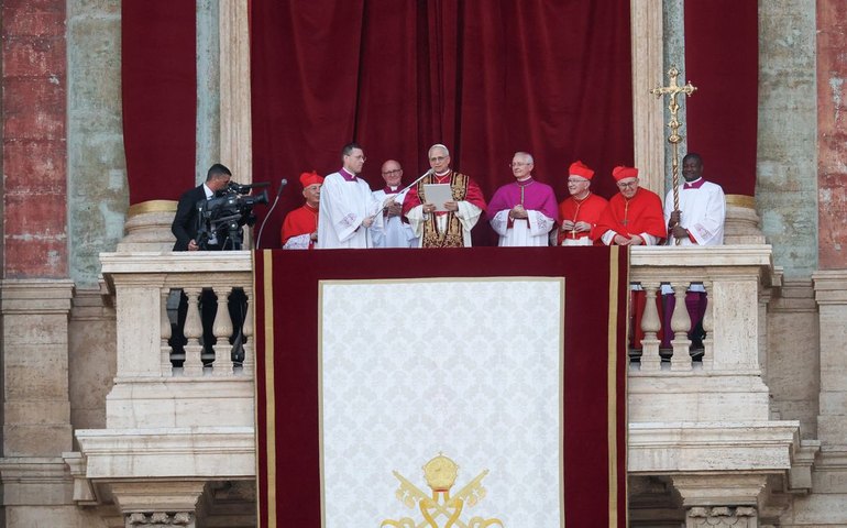 Papa Leão XIV pede paz e lembra Francisco: “ajudem a construir pontes”