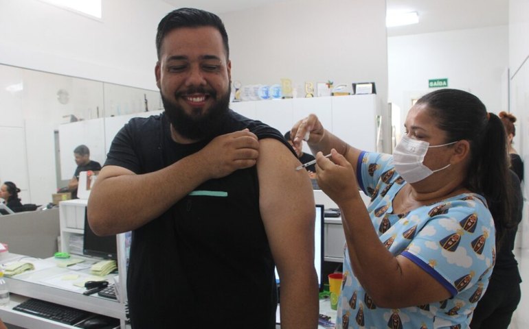 Secretaria de Saúde de Penedo aplicou mais de mil doses de vacina contra Covid e Influenza em 10 dias