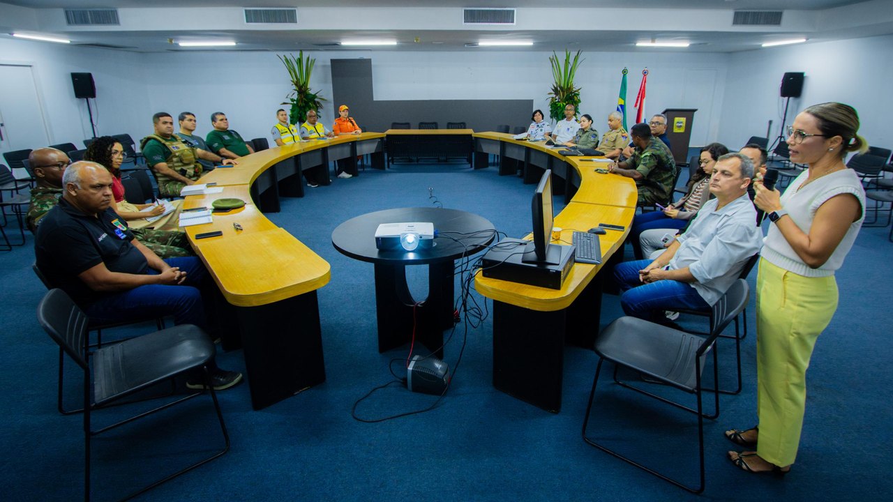 Governo de Alagoas realiza reunião para discutir organização do Desfile de 7 de setembro