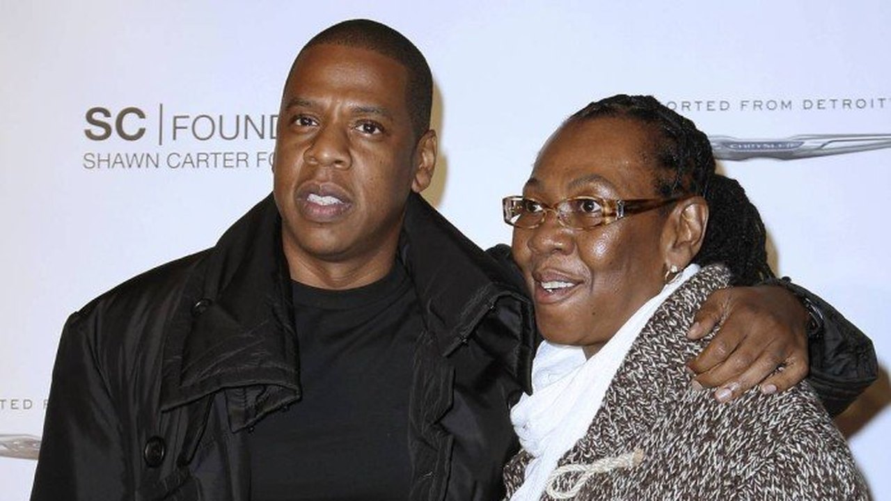 ‘O amor me deu a coragem’, diz mãe de Jay-Z sobre música ‘Smile’
