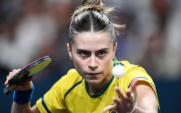 Takahashi cai ao lado de Calderano nas quartas do WTT de Foz do Iguaçu, mas avança em simples