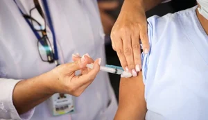 Maceió realiza vacinação de bloqueio após confirmação de surto de meningite tipo C