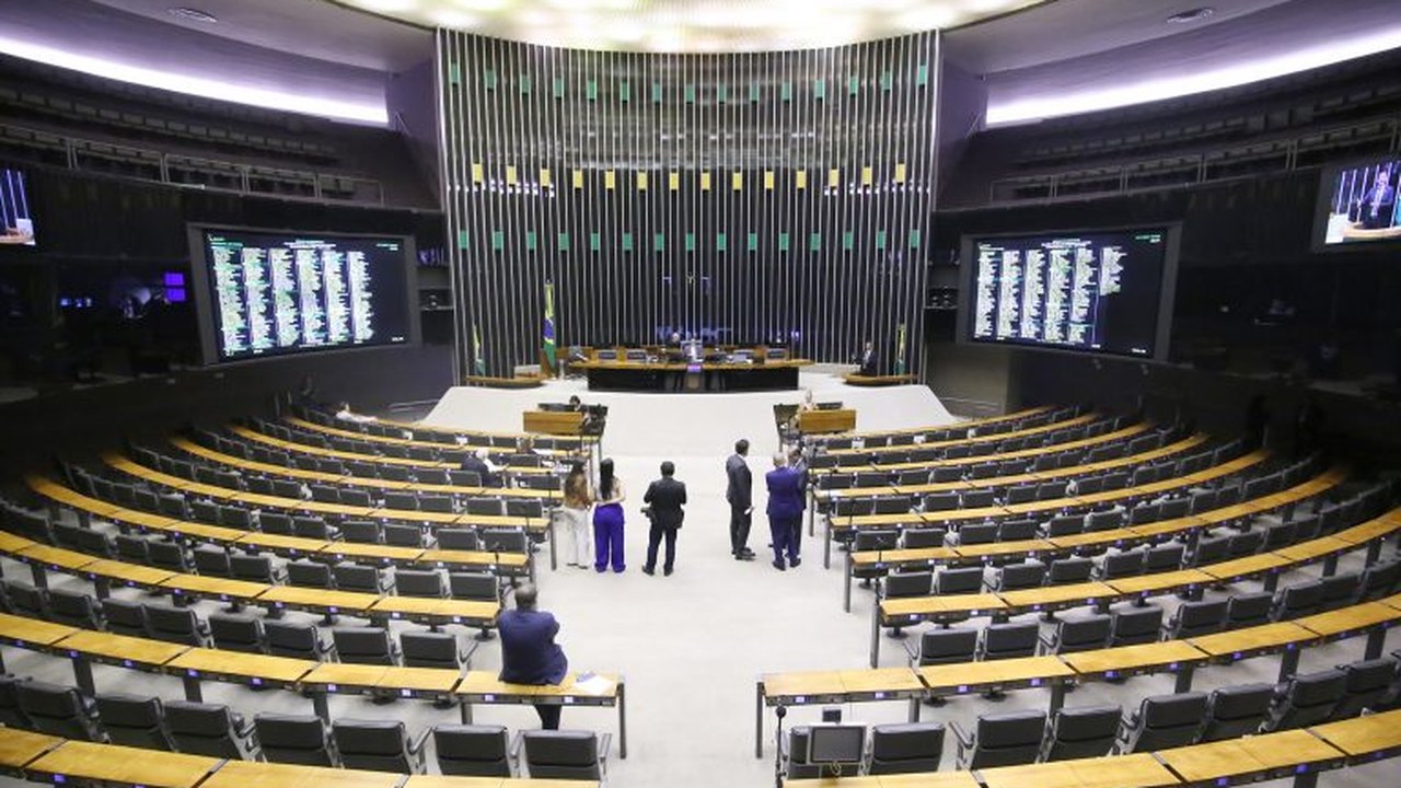 Câmara aprova projeto Antifacção após 6 versões e previsão de até 40 anos de prisão contra integrantes de facção, veja principais pontos