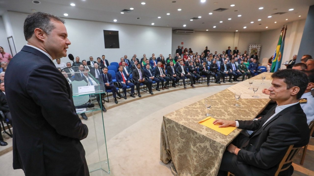 Renan Filho destaca avanços da Segurança Pública em posse do superintendente da PF