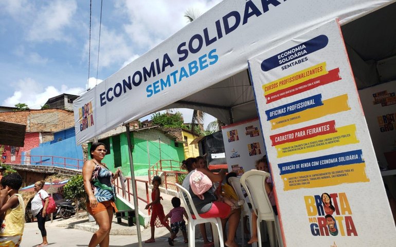 Brota na Grota: Serviços da Semtabes são levados aos moradores da Grota do Canaã