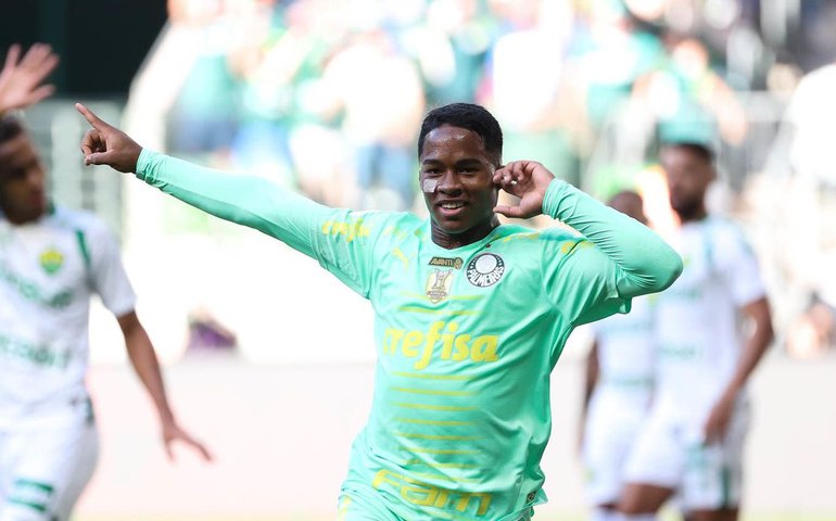 Endrick festeja volta dos gols no Palmeiras e espera 'continuar ajudando a equipe'