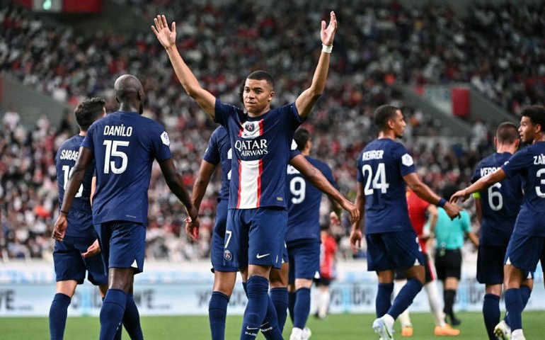 Com Neymar e Messi no banco, PSG vence amistoso com golaço de Mbappé