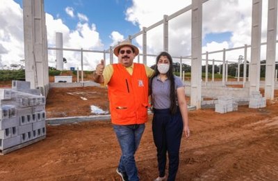 Secretária Gabriela Gonçalves e prefeito visitam obras da Indústria Nordeste Mais Alimentos em Rio Largo 